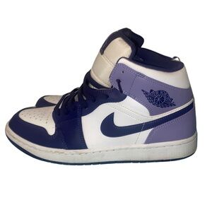 ✨Like New✨Nike Air Jordan 1Mid SE in Purple and White